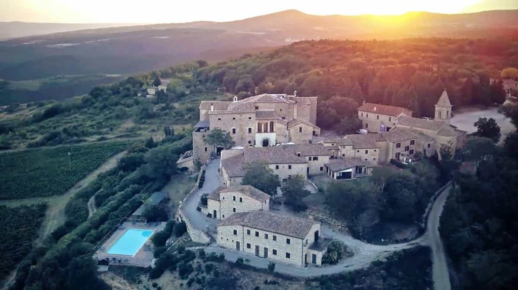 SingleUp ha pensato ad un salsa weekend nel Castello di Titignano