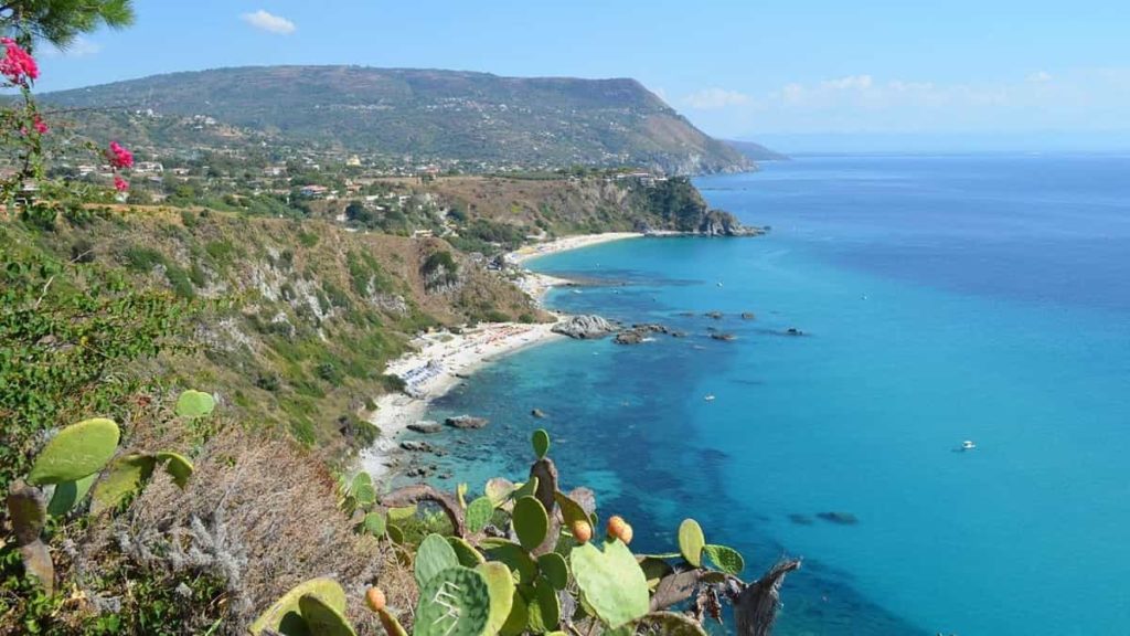 Il tuo viaggio di gruppo per single in Italia: tra le mete più gettonate spicca la Costa degli Dei